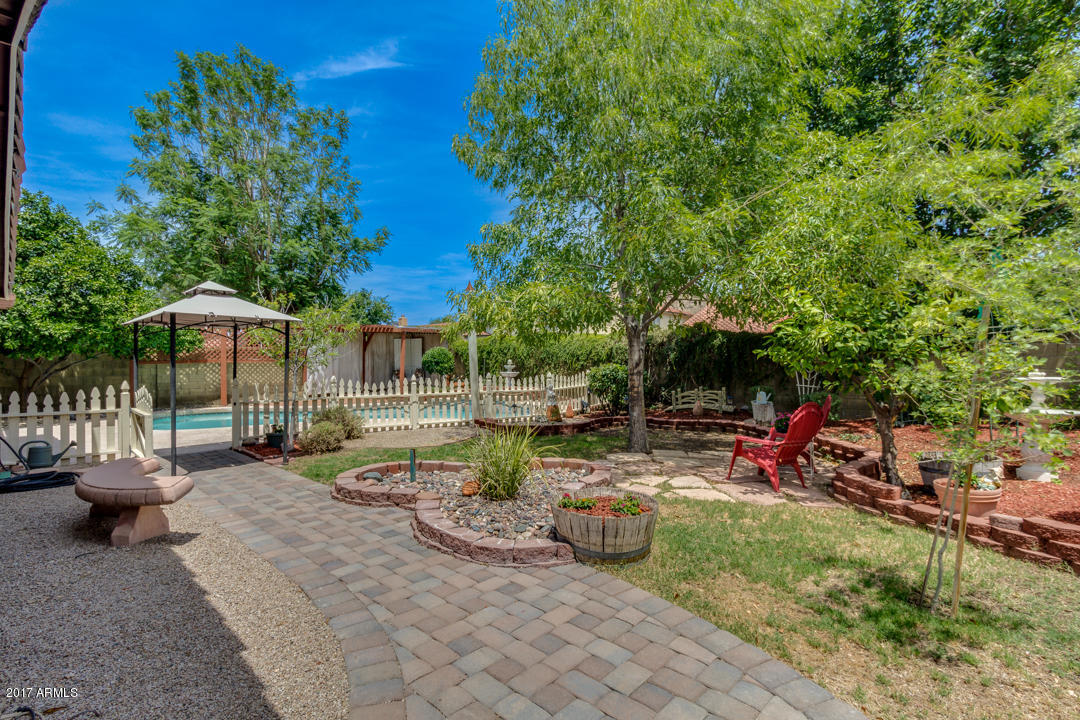 1834 East Redfield Road Phoenix, AZ 85022 - Photo 30 of 51 Garden Sitting