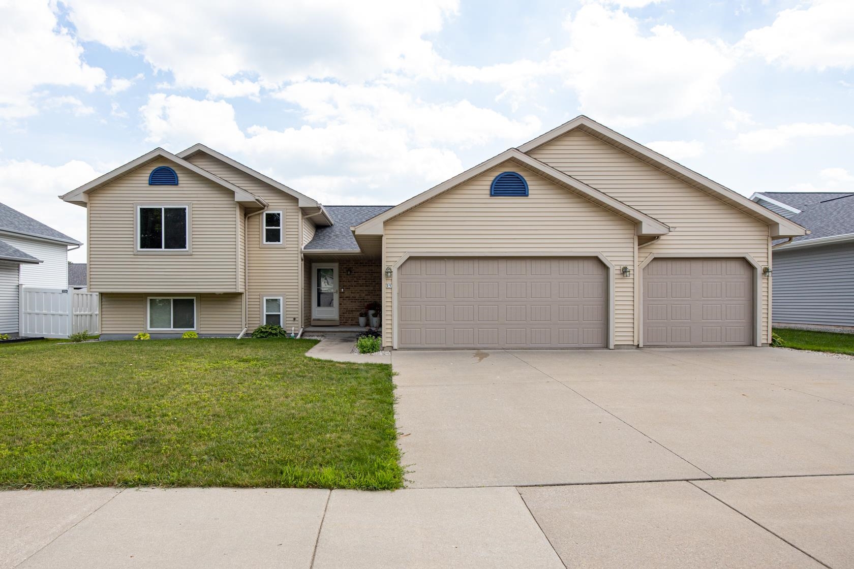 75 Jacob Avenue Oshkosh, WI 54902 - Photo 2 of 35