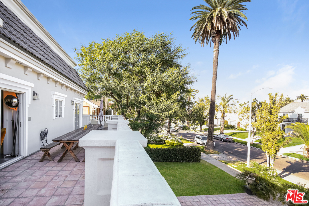 1643 Buckingham Road Los Angeles, CA 90019 - Photo 17 of 26 a view of a backyard with chairs