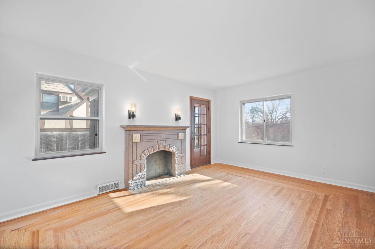 5525 Vogel Road Cincinnati, OH 45239 - Photo 7 of 46