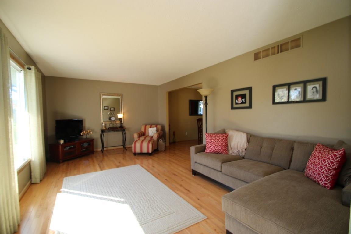 6370 Upper Ridge Way Roscoe, IL 61073 - Photo 3 of 23 Gallery Image 3