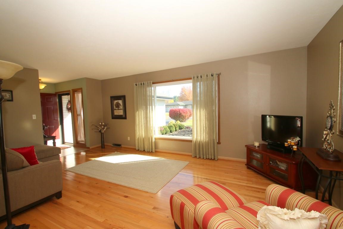 6370 Upper Ridge Way Roscoe, IL 61073 - Photo 4 of 23 Gallery Image 4