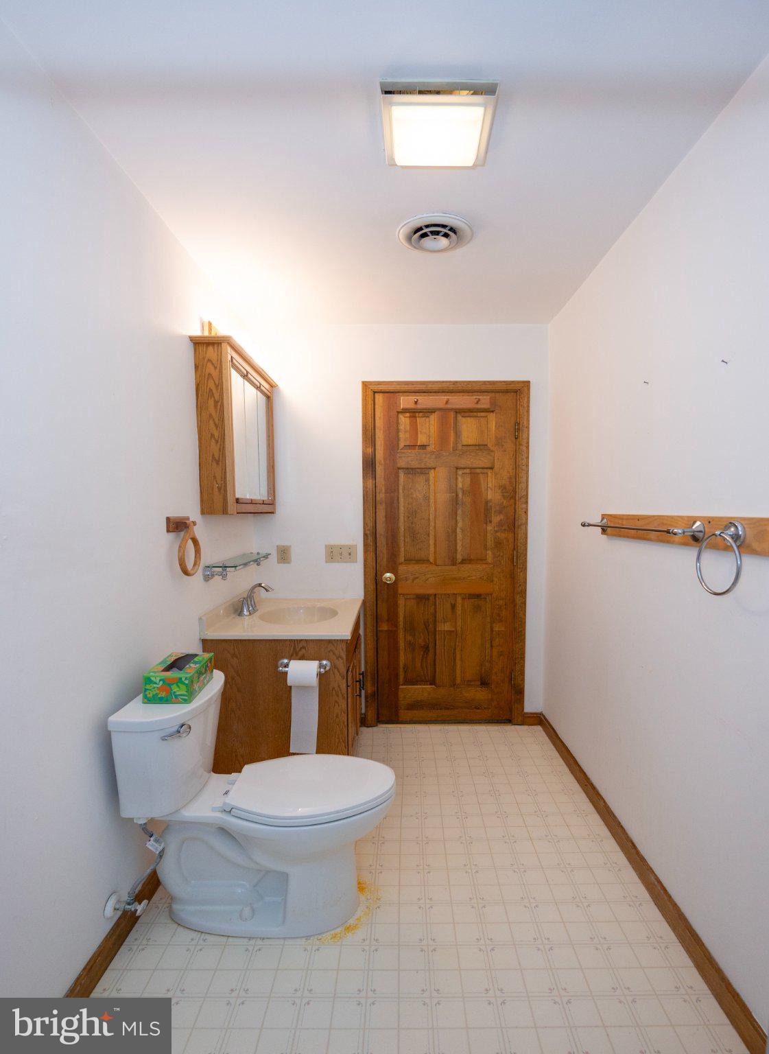 10958 Pit Road Seaford, DE 19973 - Photo 44 of 56 Bright and spacious bathroom retreat.