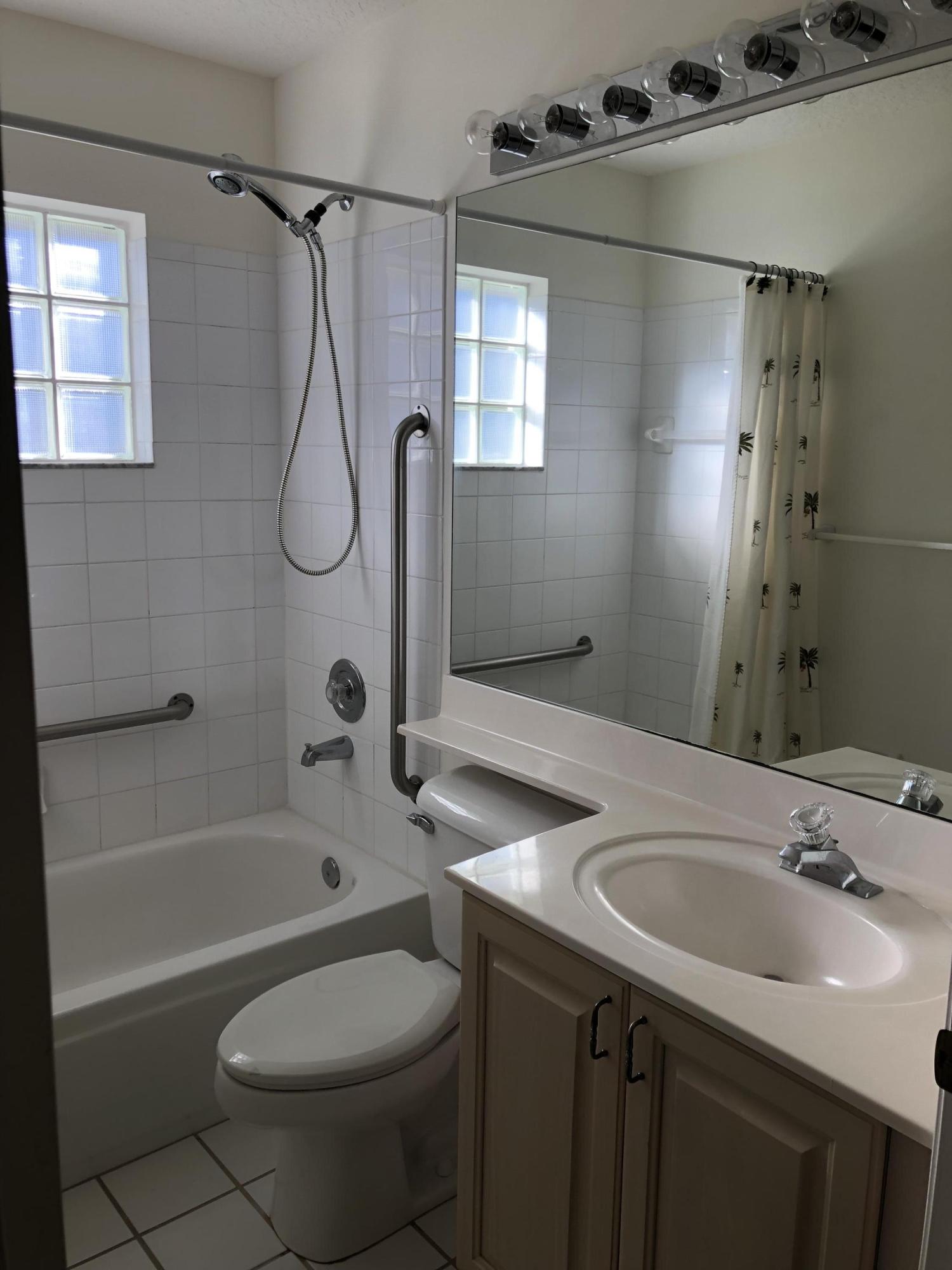3121 Contego Lane Riviera Beach, FL 33418 - Photo 18 of 20 bathroom
