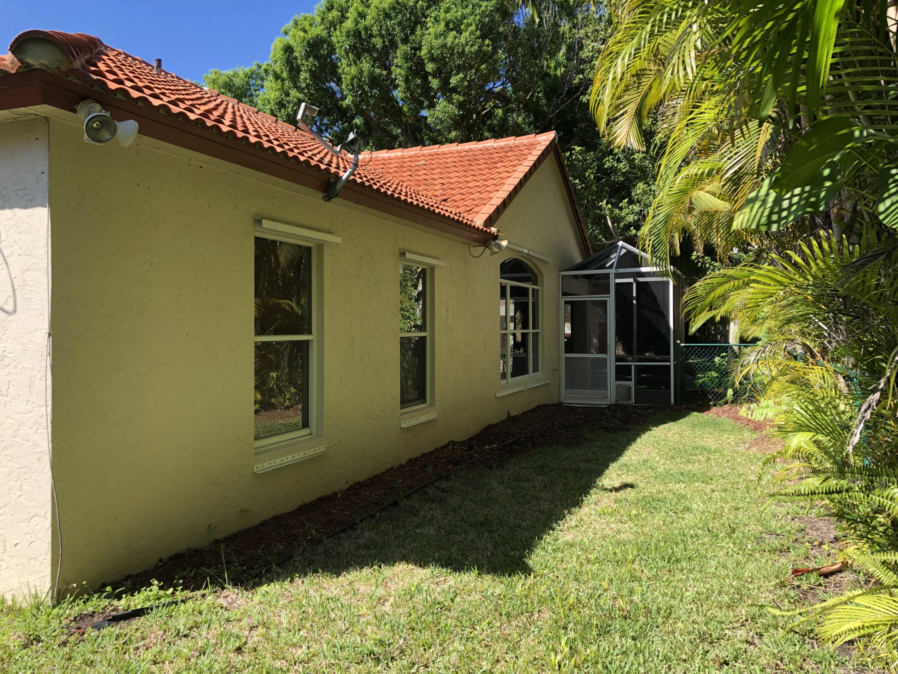 3121 Contego Lane Riviera Beach, FL 33418 - Photo 4 of 20 Back yard