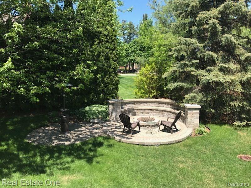 1023 Pointe Pl Boulevard Rochester, MI 48307 - Photo 22 of 26