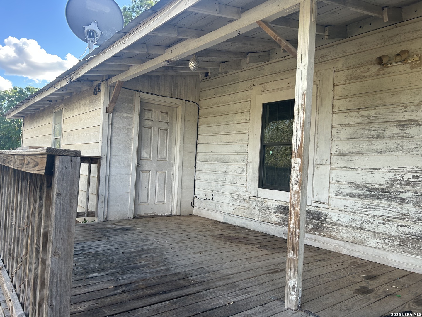 414 Davis Avenue Devine, TX 78016 - Photo 2 of 9