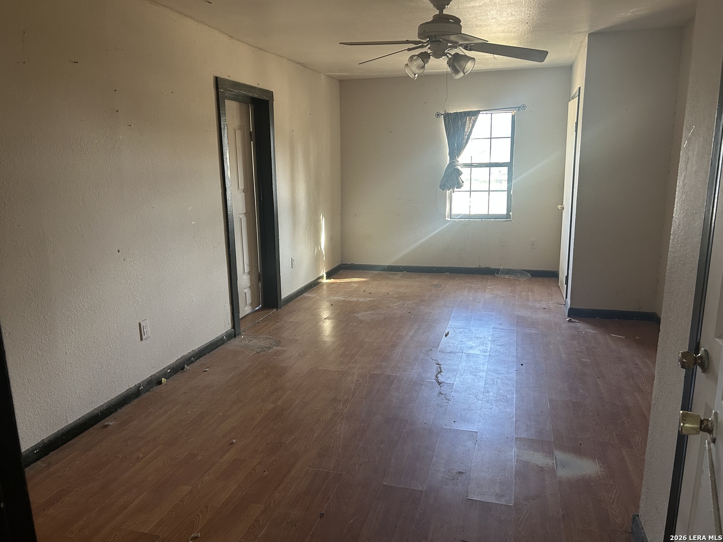 414 Davis Avenue Devine, TX 78016 - Photo 7 of 9