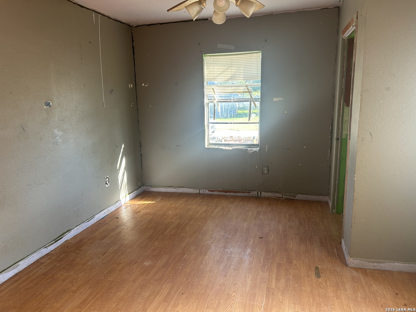 414 Davis Avenue Devine, TX 78016 - Photo 8 of 9