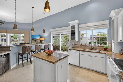$1,100,000 | 108 Eagleton Lane, Palm Beach Gardens, FL 33418