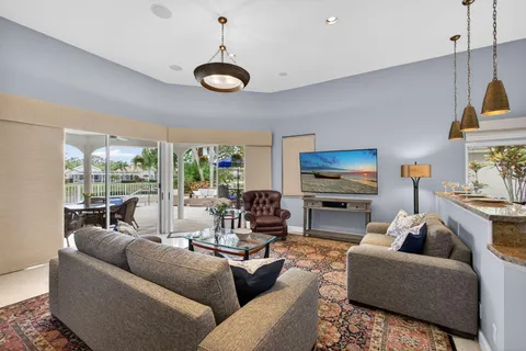 $1,100,000 | 108 Eagleton Lane, Palm Beach Gardens, FL 33418