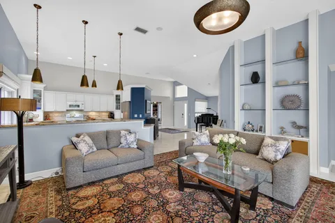 $1,100,000 | 108 Eagleton Lane, Palm Beach Gardens, FL 33418