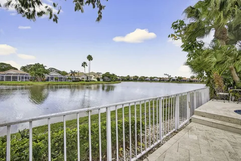 $1,100,000 | 108 Eagleton Lane, Palm Beach Gardens, FL 33418