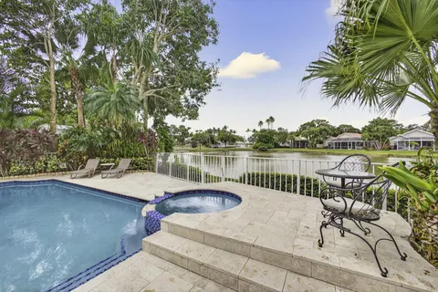 $1,100,000 | 108 Eagleton Lane, Palm Beach Gardens, FL 33418