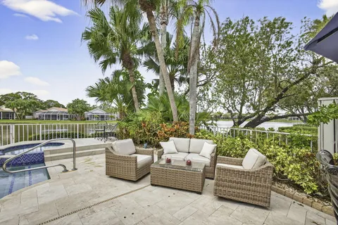 $1,100,000 | 108 Eagleton Lane, Palm Beach Gardens, FL 33418