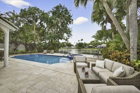 $1,100,000 | 108 Eagleton Lane, Palm Beach Gardens, FL 33418