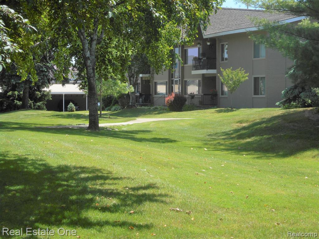 2005 Klingensmith Road, Unit 61 Bloomfield Hills, MI 48302 - Photo 22 of 28