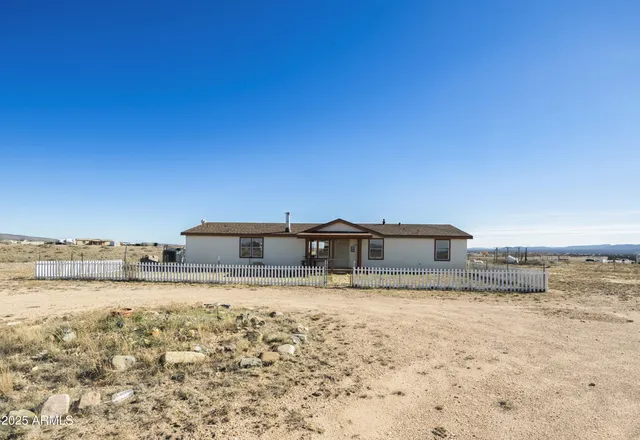 $329,000 | 26785 North Dark Sky Drive, Paulden, AZ 86334