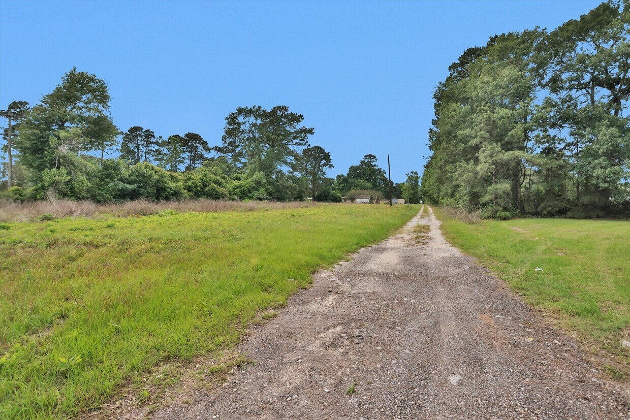 15635 Hwy 105 Road Conroe, TX 77306 - Photo 21 of 22