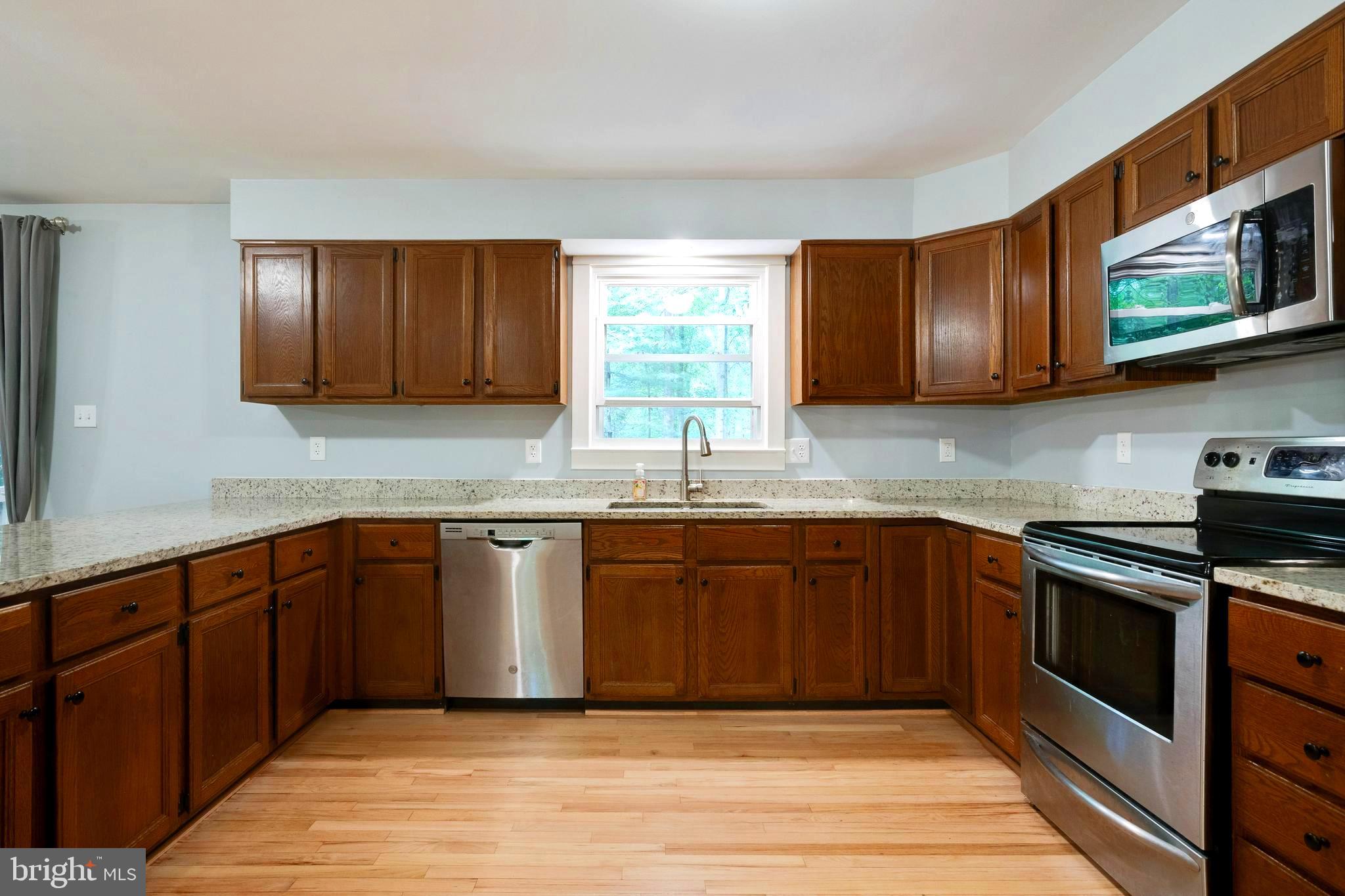 6384 Yates Ford Road Manassas, VA 20111 - Photo 4 of 28 Gallery Image 4