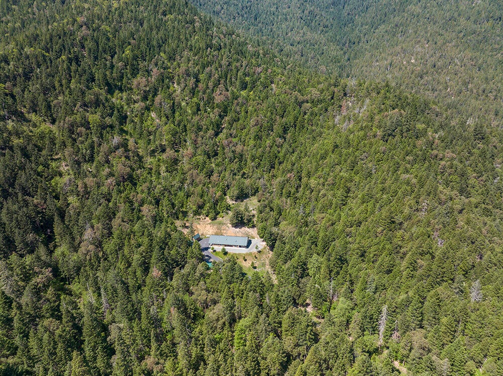 1036 Winona Road Grants Pass, OR 97526 - Photo 43 of 47 44