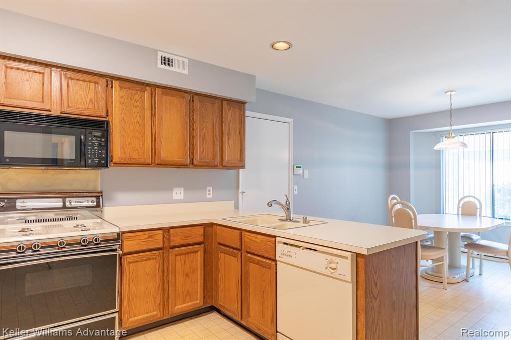 27730 Evergreen Road Lathrup Village, MI 48076 - Photo 15 of 31