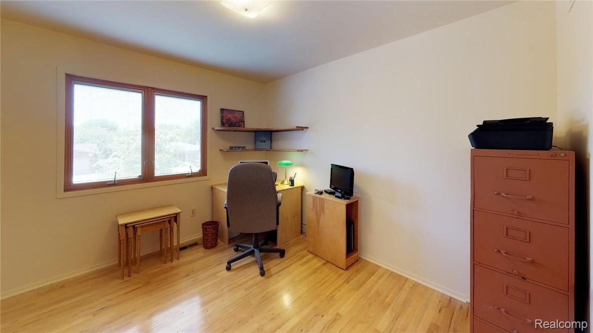 42978 Arlington Road Canton, MI 48187 - Photo 19 of 24 KH67PN8krVM - Office.jpg