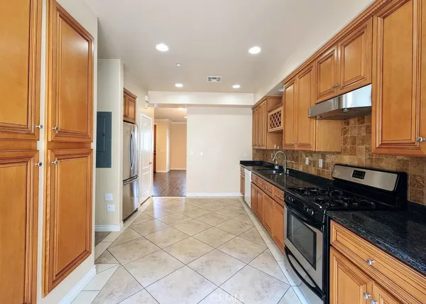 $3,500 | 88 North Roosevelt Avenue, Unit 5, Pasadena, CA 91107