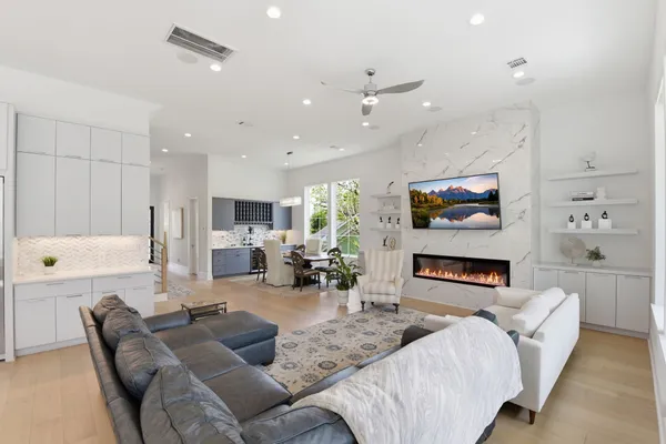 $1,595,000 | 4303 Dorothy Street, Bellaire, TX 77401