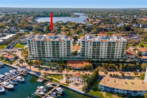 $1,050,000 | 1325 Snell Isle Boulevard Northeast, Unit 302, St. Petersburg, FL 33704