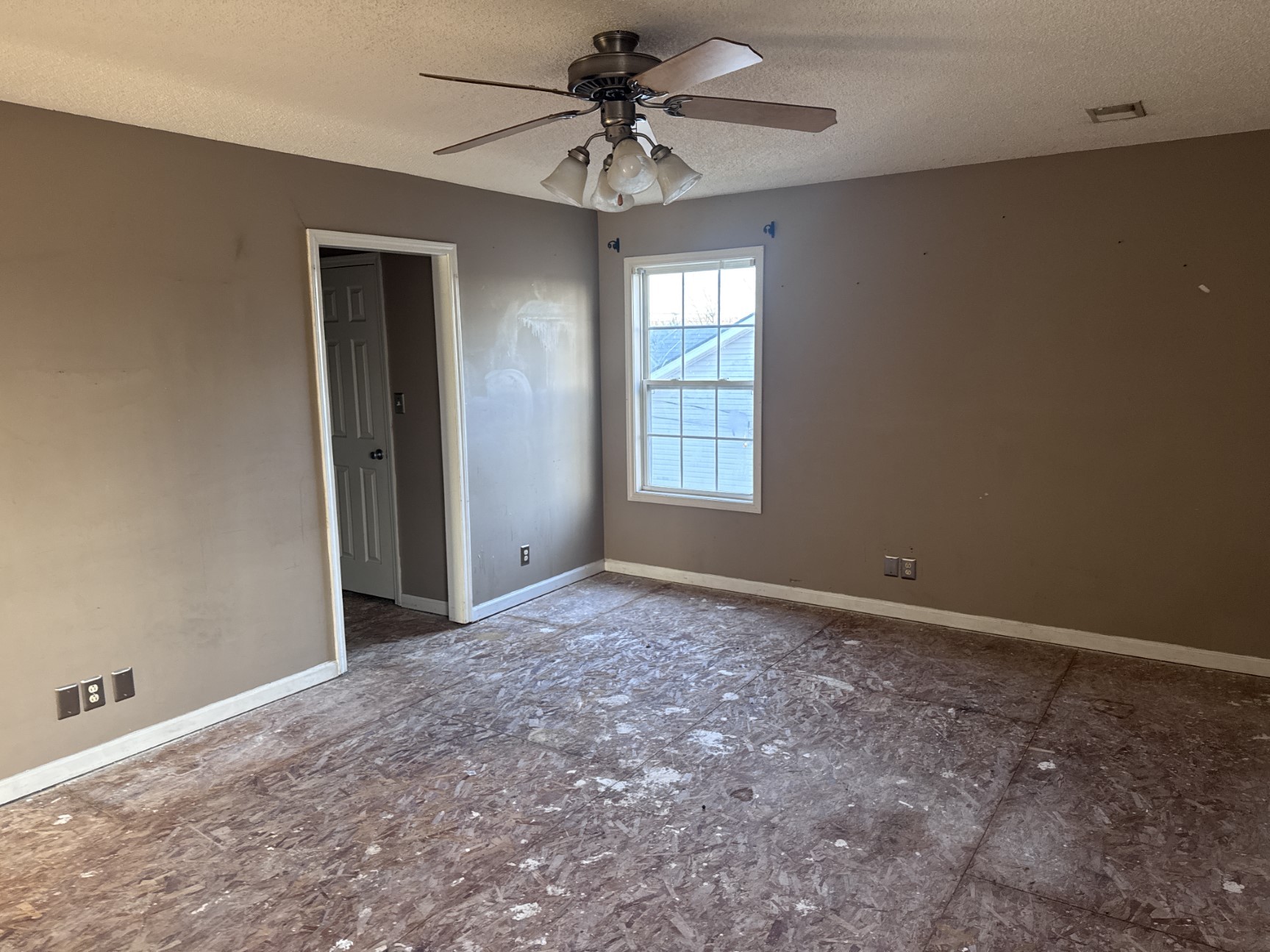 859 Sugarcane Way Clarksville, TN 37040 - Photo 6 of 13 a view of an empty room with a window