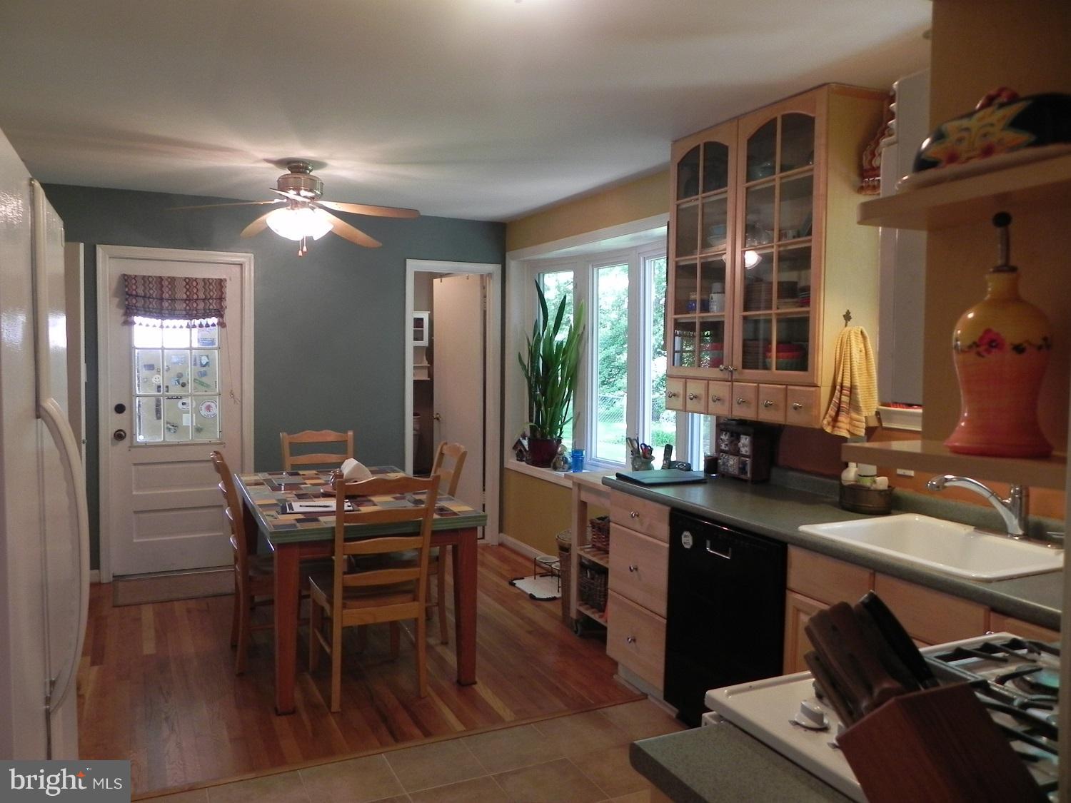 6805 Landor Lane Springfield, VA 22152 - Photo 4 of 22 Kitchen