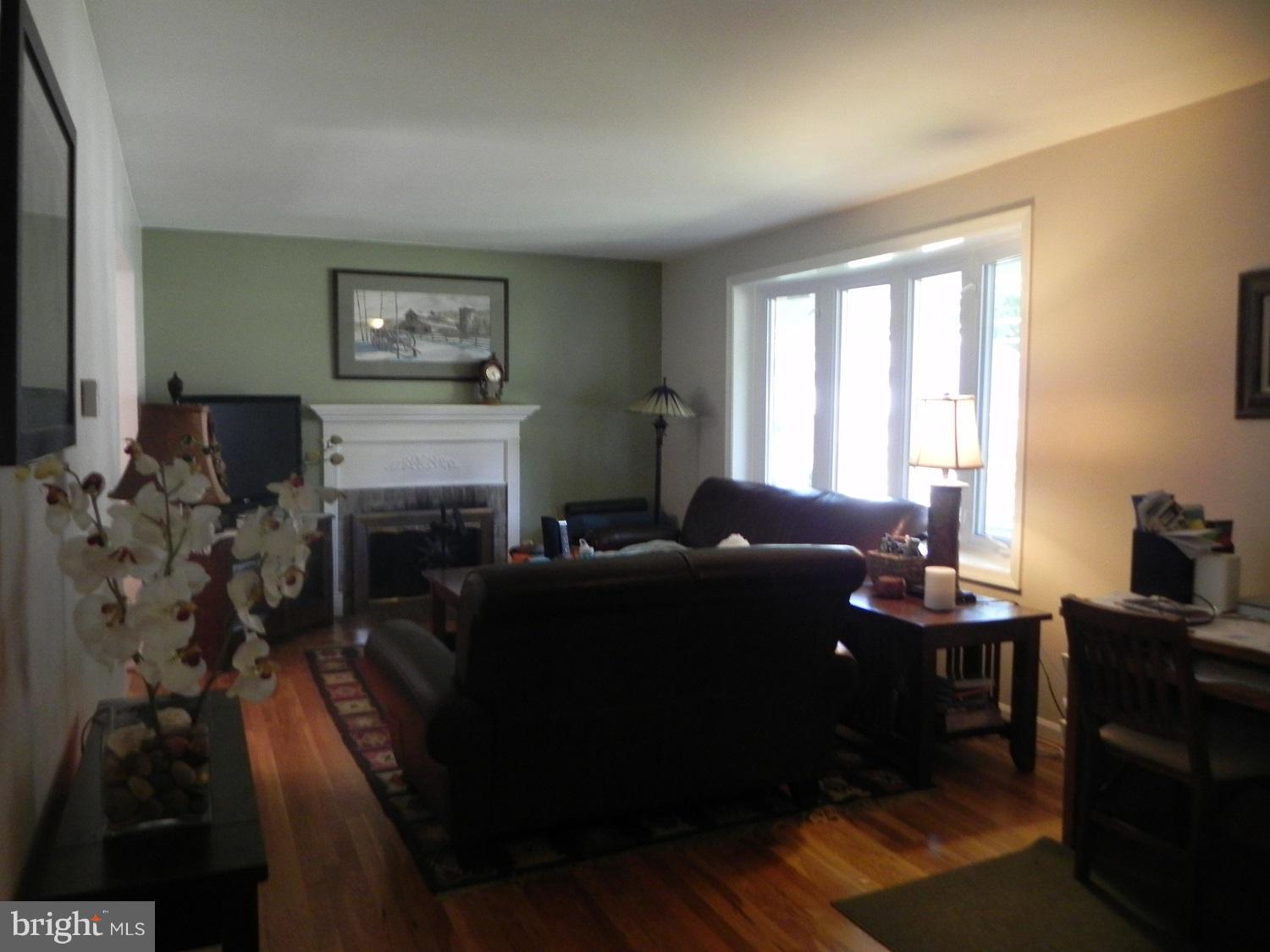 6805 Landor Lane Springfield, VA 22152 - Photo 9 of 22 Living Room