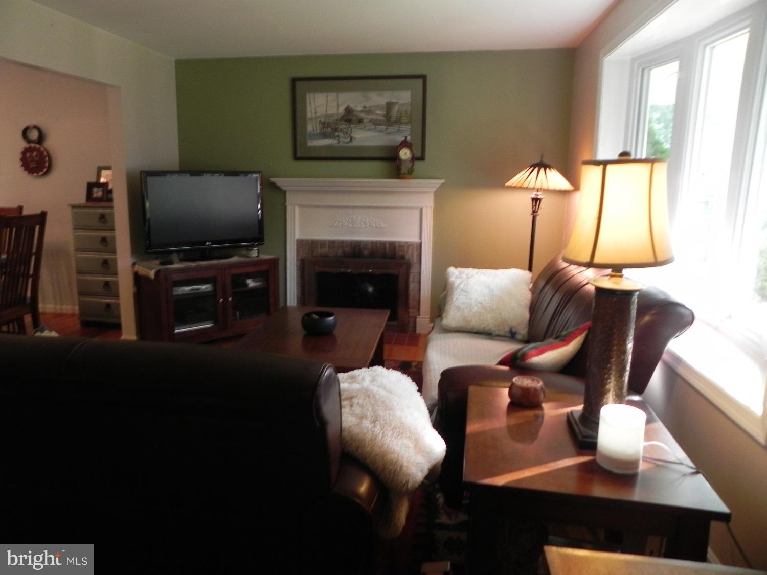 6805 Landor Lane Springfield, VA 22152 - Photo 10 of 22 Living Room