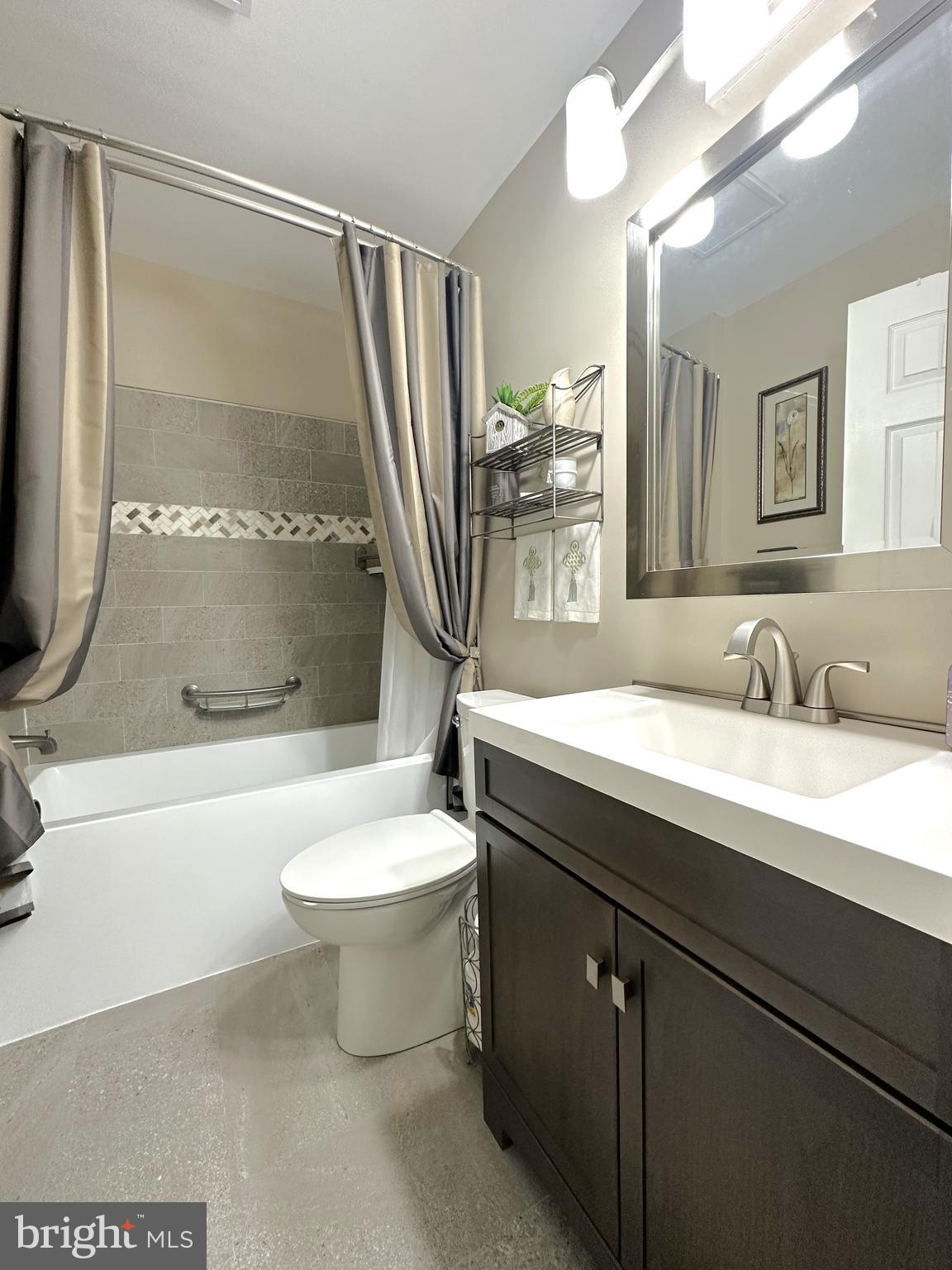 706 Central Avenue Ridgely, MD 21660 - Photo 13 of 22 Hall bath