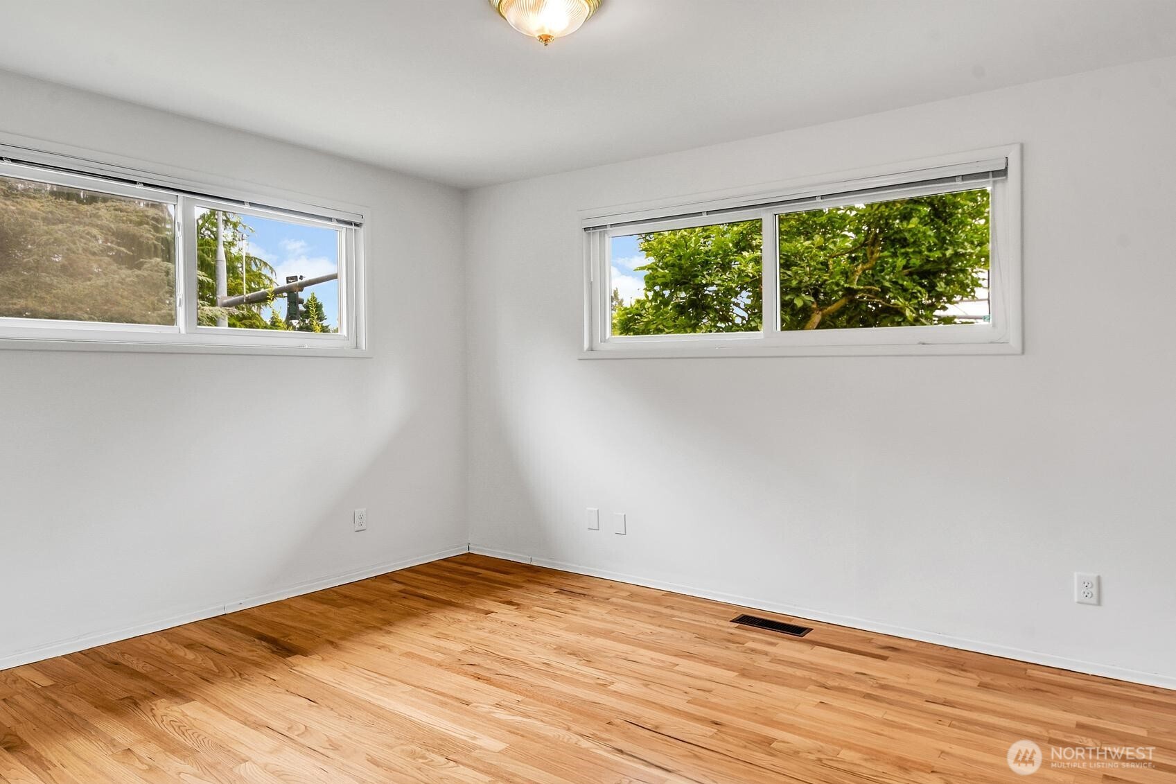 8405 220th Street Southwest Edmonds, WA 98026 - Photo 11 of 25 Gallery Image 11