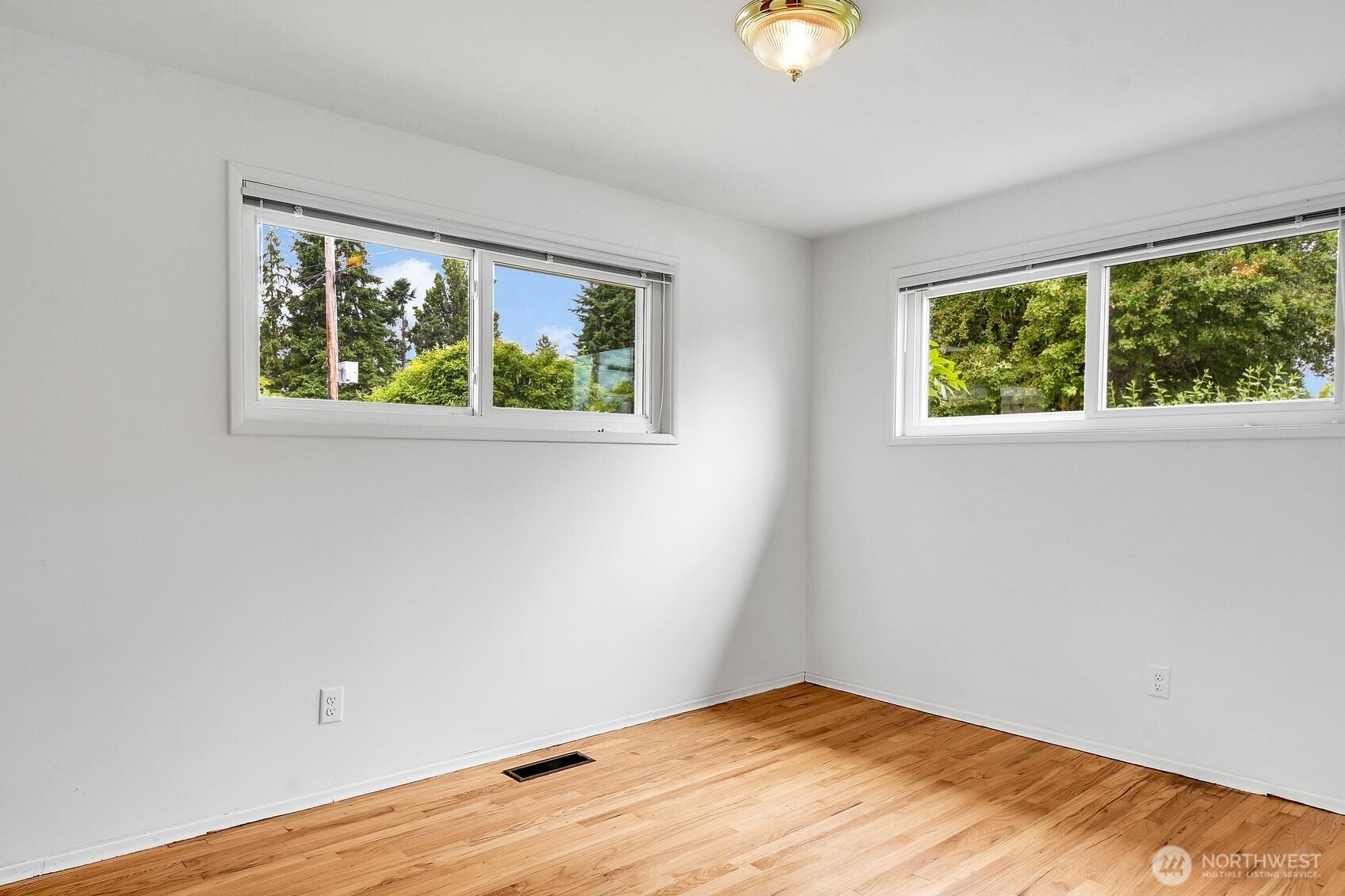 8405 220th Street Southwest Edmonds, WA 98026 - Photo 12 of 25 Gallery Image 12