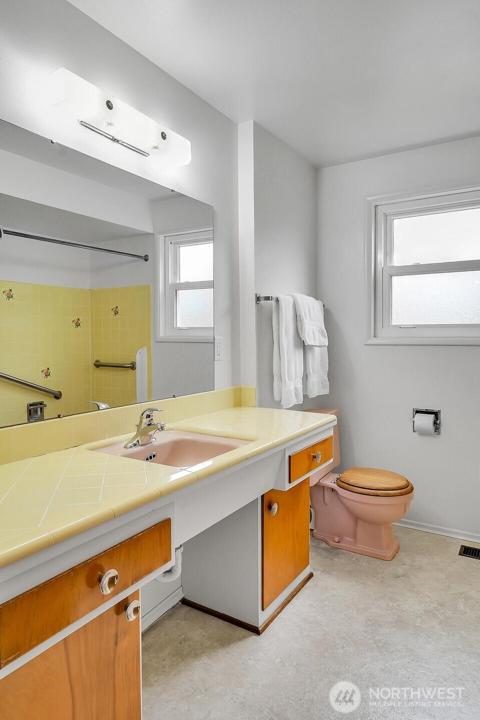 8405 220th Street Southwest Edmonds, WA 98026 - Photo 13 of 25 Gallery Image 13