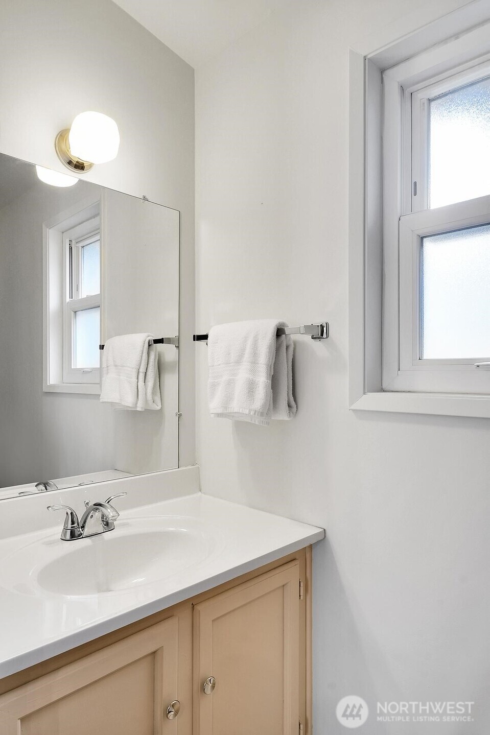 8405 220th Street Southwest Edmonds, WA 98026 - Photo 15 of 25 Gallery Image 15