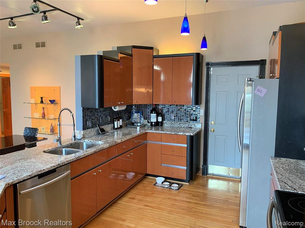2271 Crystal Drive, Unit 35 Rochester Hills, MI 48309 - Photo 14 of 56