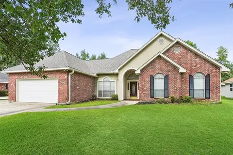 $355,000 | 476 Choctaw Drive, Abita Springs, LA 70420