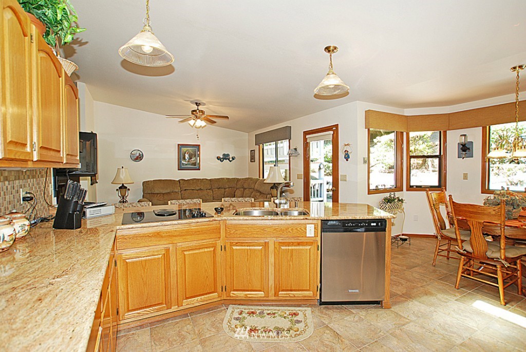 19228 Sprague Drive Bothell, WA 98012 - Photo 3 of 14 Gallery Image 3
