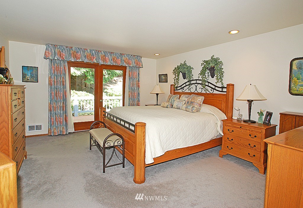 19228 Sprague Drive Bothell, WA 98012 - Photo 9 of 14 Gallery Image 9