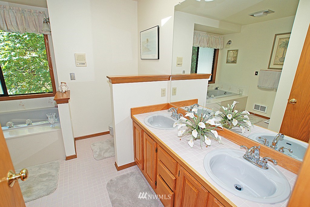 19228 Sprague Drive Bothell, WA 98012 - Photo 10 of 14 Gallery Image 10