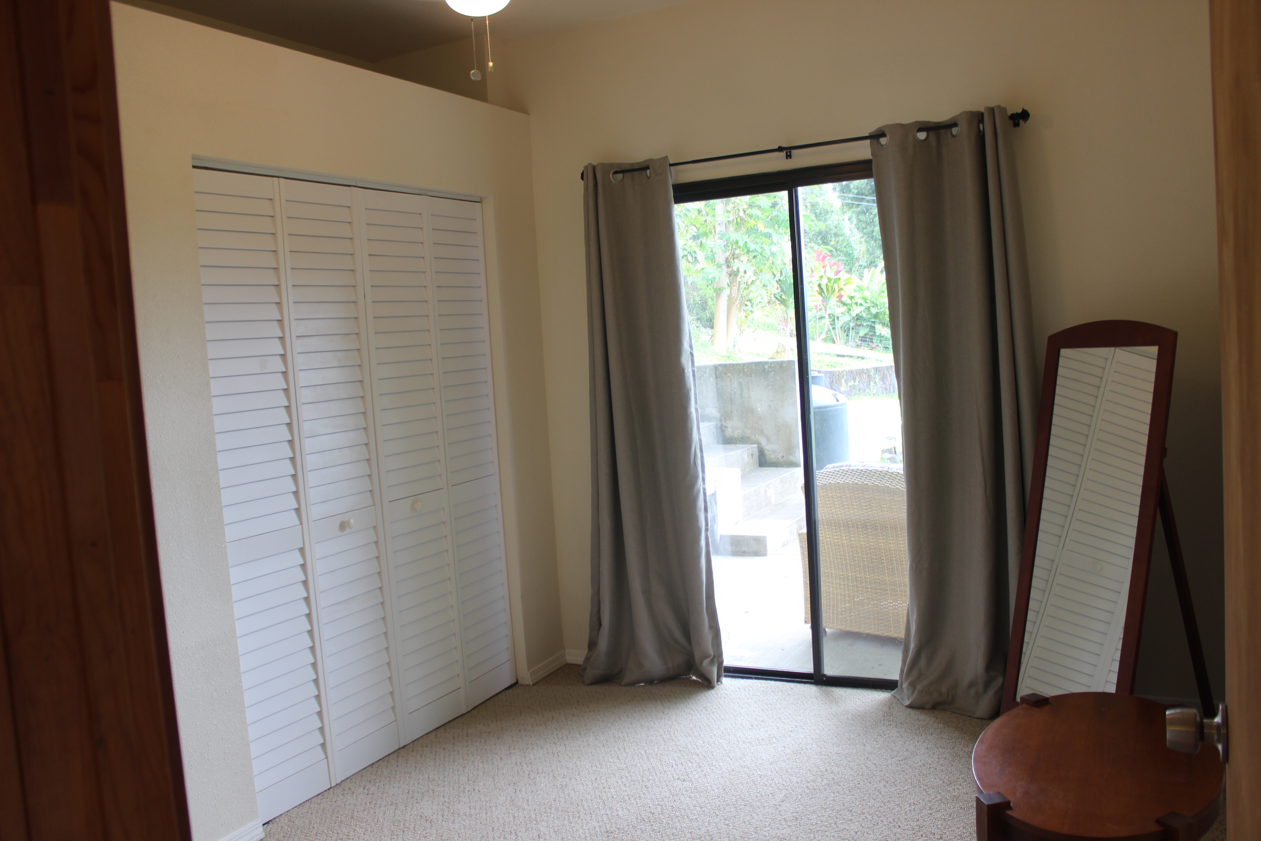 83-5477 Hawaiʻi Belt Road Captain Cook, HI 96704 - Photo 13 of 30 a view of empty room with floor to ceiling window