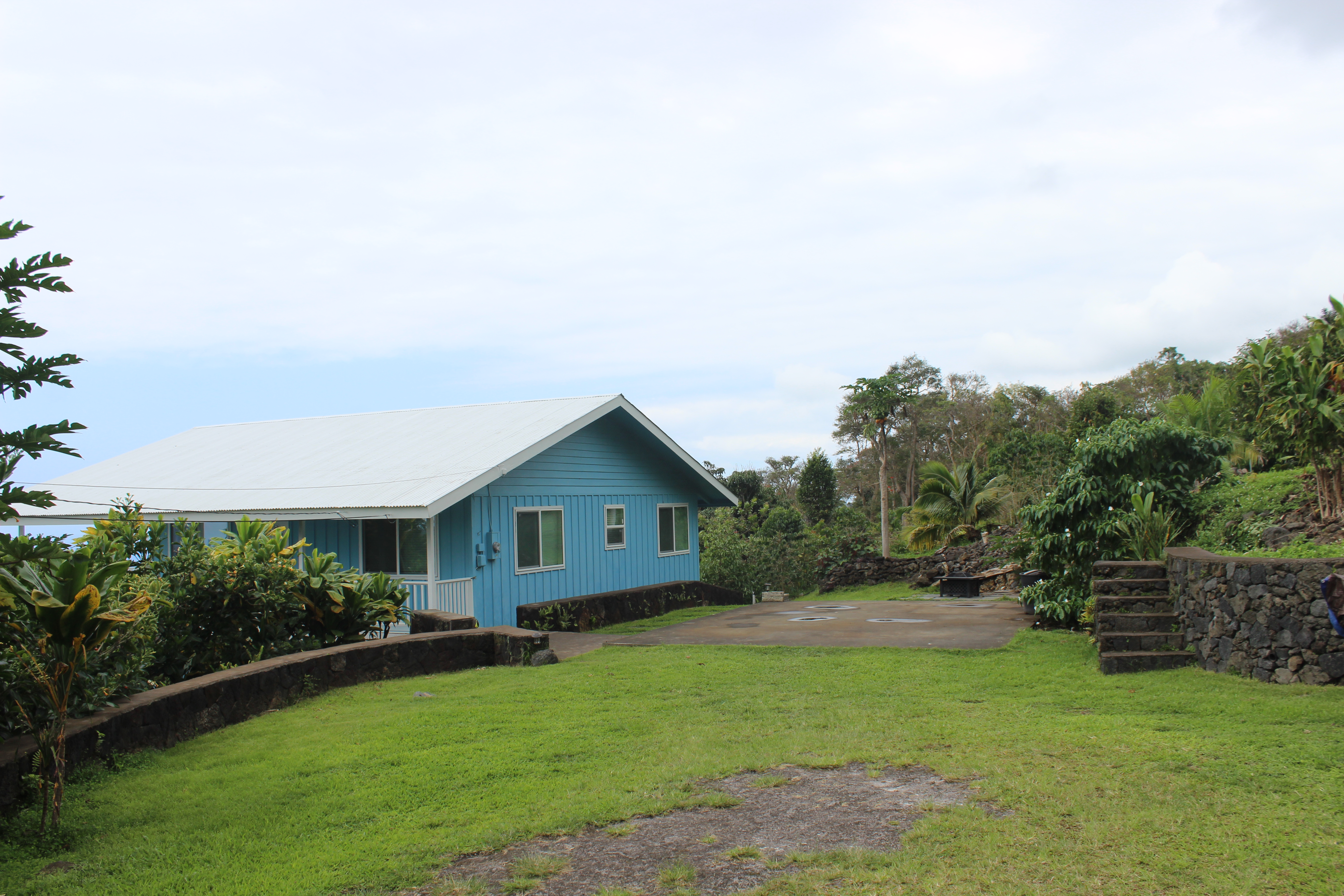 83-5477 Hawaiʻi Belt Road Captain Cook, HI 96704 - Photo 17 of 30 a front view of a house with a yard and green space