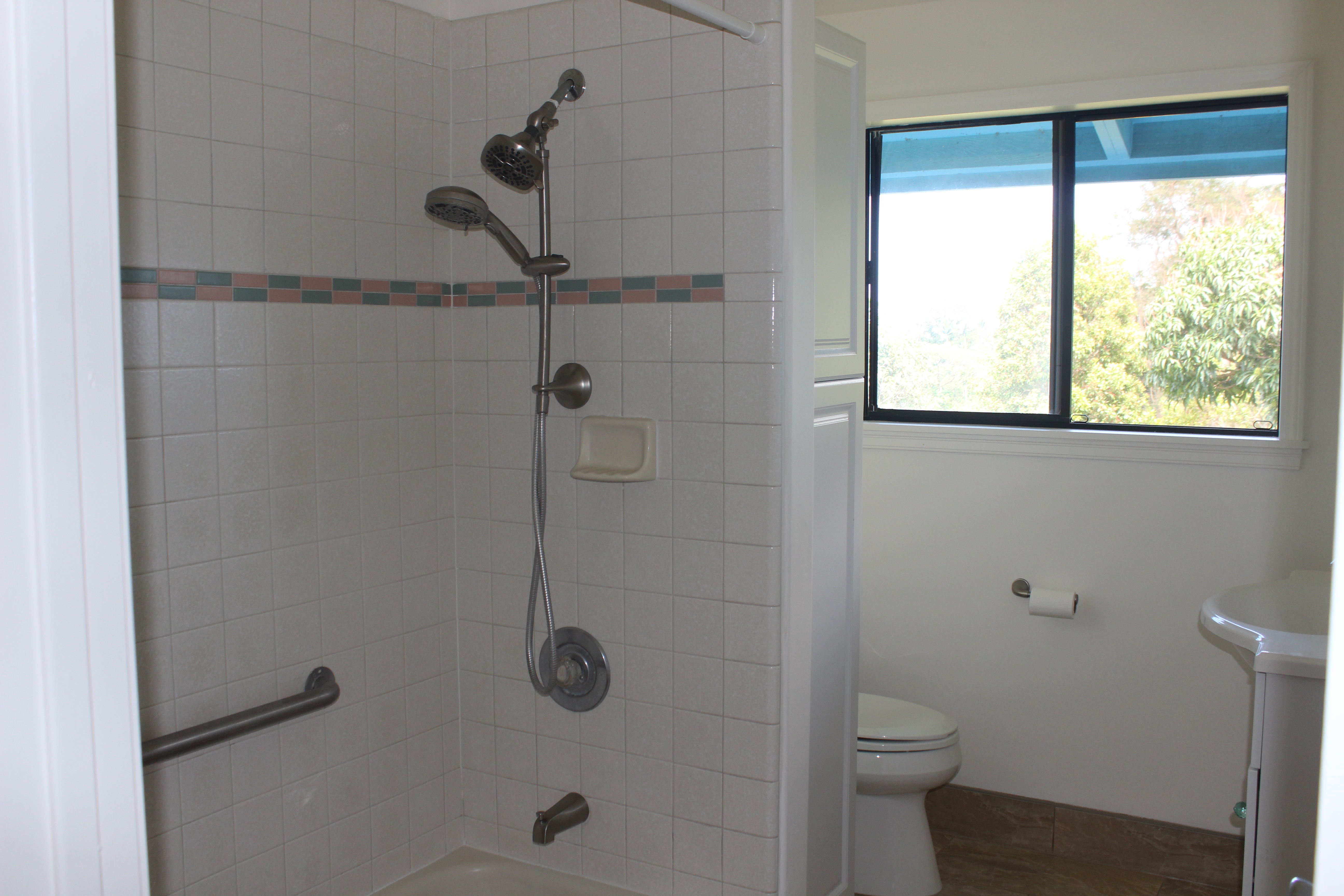83-5477 Hawaiʻi Belt Road Captain Cook, HI 96704 - Photo 28 of 30 a bathroom with a shower and toilet