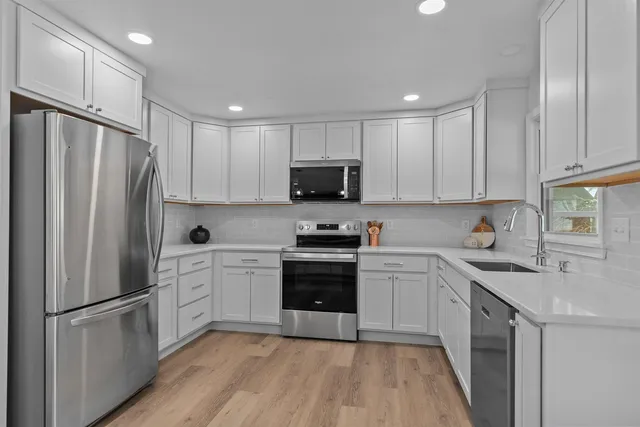 $499,900 | 752 Lakecrest Drive, Menasha, WI 54952