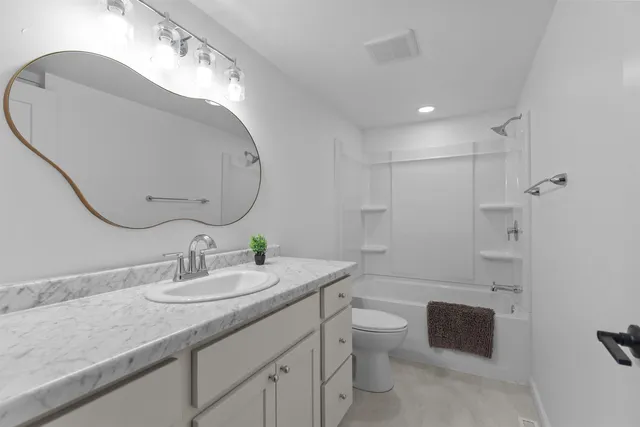 $499,900 | 752 Lakecrest Drive, Menasha, WI 54952