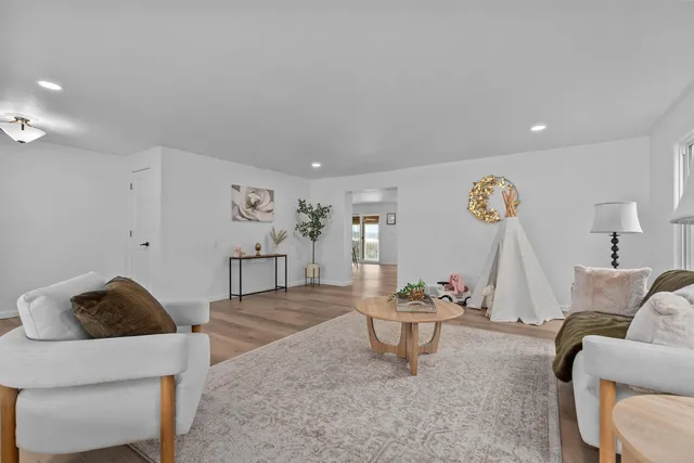 $499,900 | 752 Lakecrest Drive, Menasha, WI 54952